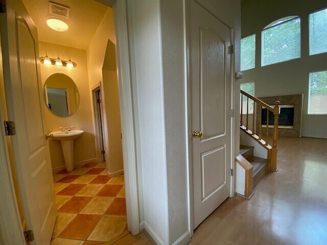 Foto del edificio - Beautiful home for rent in Canyon Falls in Folsom!