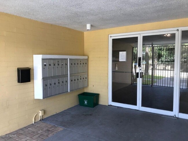 Building Photo - 732 N Halifax Ave