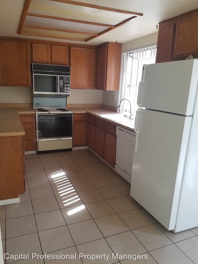 Foto del edificio - 3 br, 2.5 bath Apartment - 12741 Laurel St #3