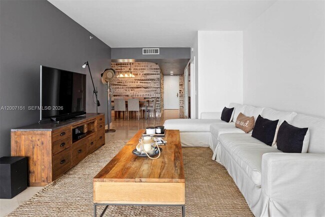 Foto del edificio - 4779 Collins Ave