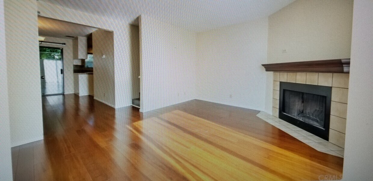 Living area - 3750 El Camino Real
