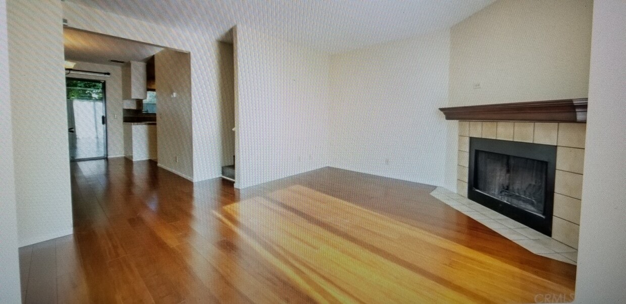 Living area - 3750 El Camino Real