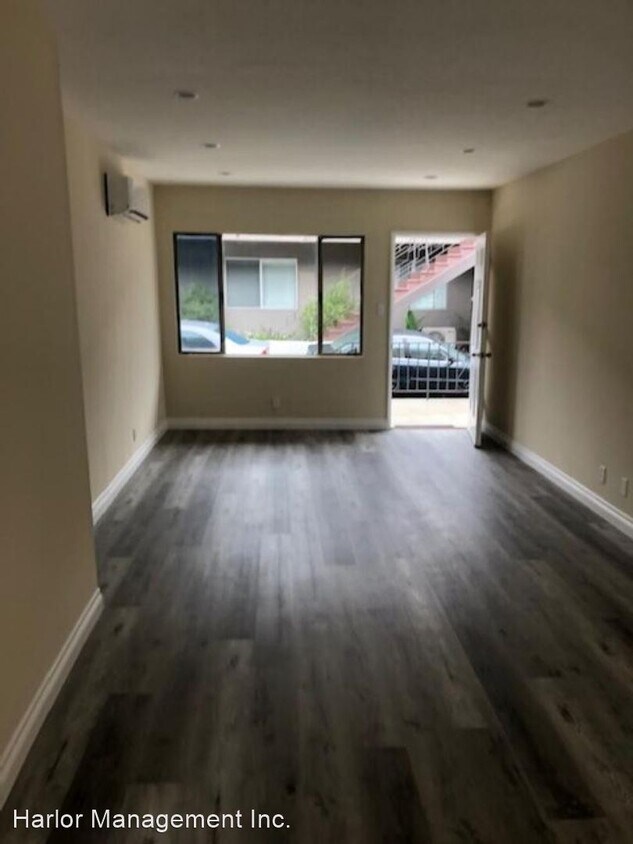 Foto principal - 15022-15028 Dickens St