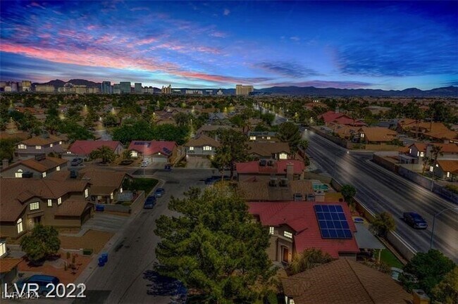 Foto del edificio - 6447 Silver Dawn Ln