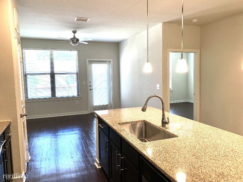 Foto del edificio - 1 br, 1 bath Apartment - 1009 E 5th St