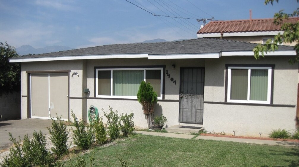 Building Photo - 1401 Santo Domingo Ave