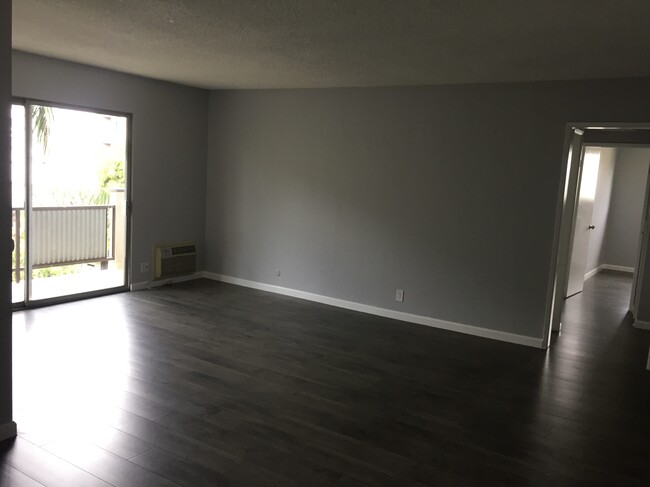 Foto del edificio - 1420 N Fuller Ave