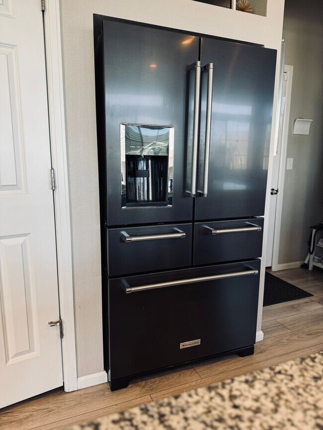 Building Photo - Stunning 4 Bed 4 Bath Home in Banning Lewi...