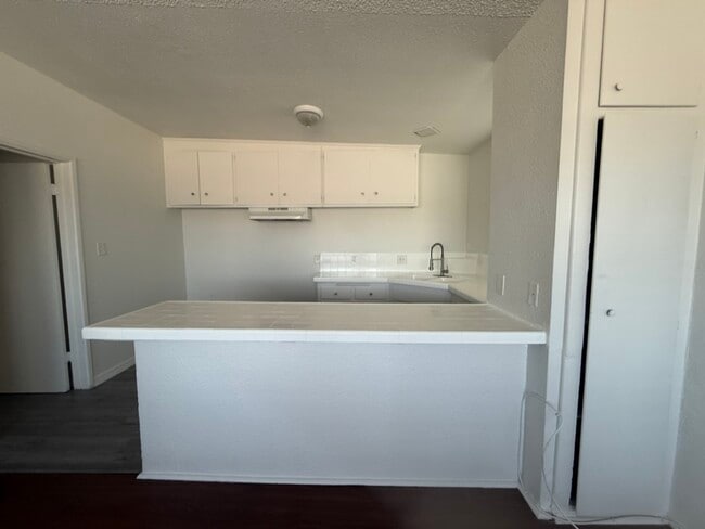 Foto del edificio - 8217 S Western Ave