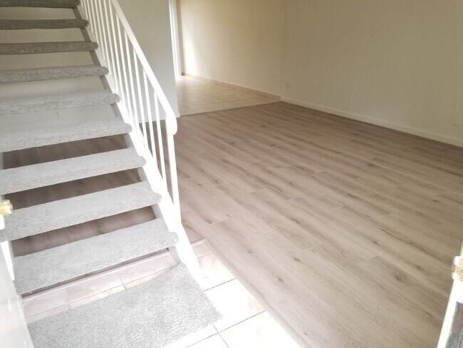 Foto del edificio - 2618 Milton Ave