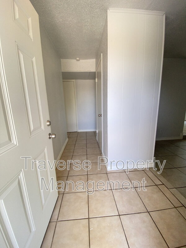 Building Photo - 6812 Trail Lake Dr