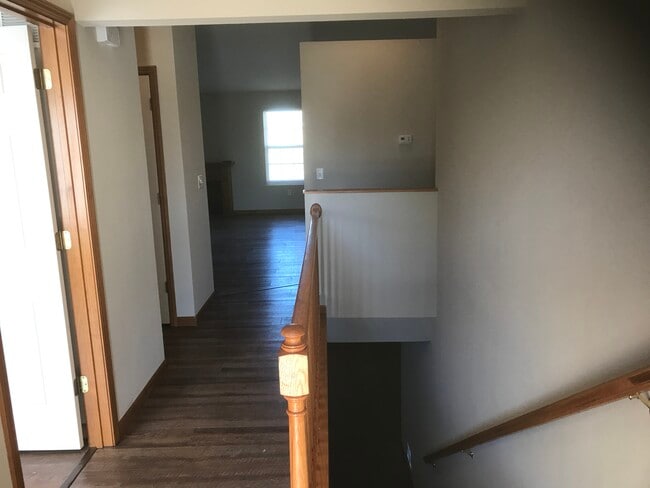 Building Photo - 104 Lake Saint Ellen Dr