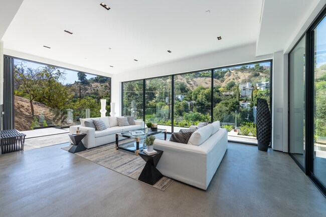 Foto del edificio - 3920 Knobhill Dr