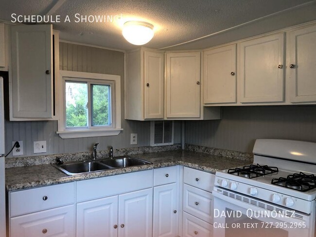 Building Photo - 219 Morris-