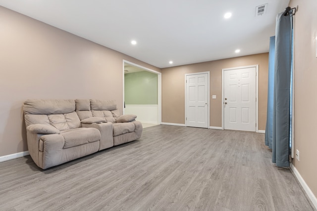 Building Photo - 817 Wellington Ave