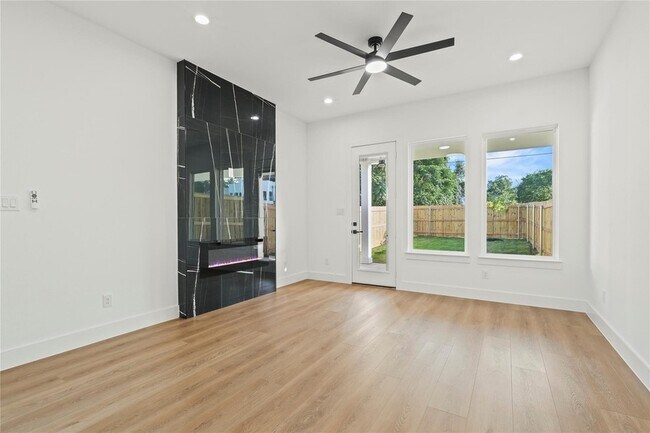 Foto del edificio - 3523 S Harwood St
