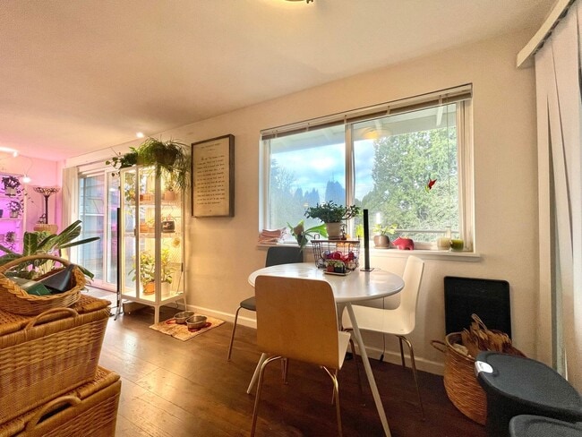 Building Photo - Mid-Century Gem in Kirkland’s Everest Park