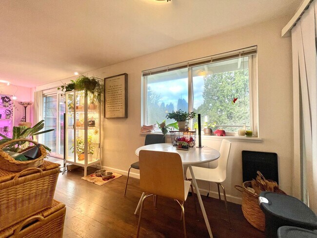 Foto del edificio - Mid-Century Gem in Kirkland’s Everest Park