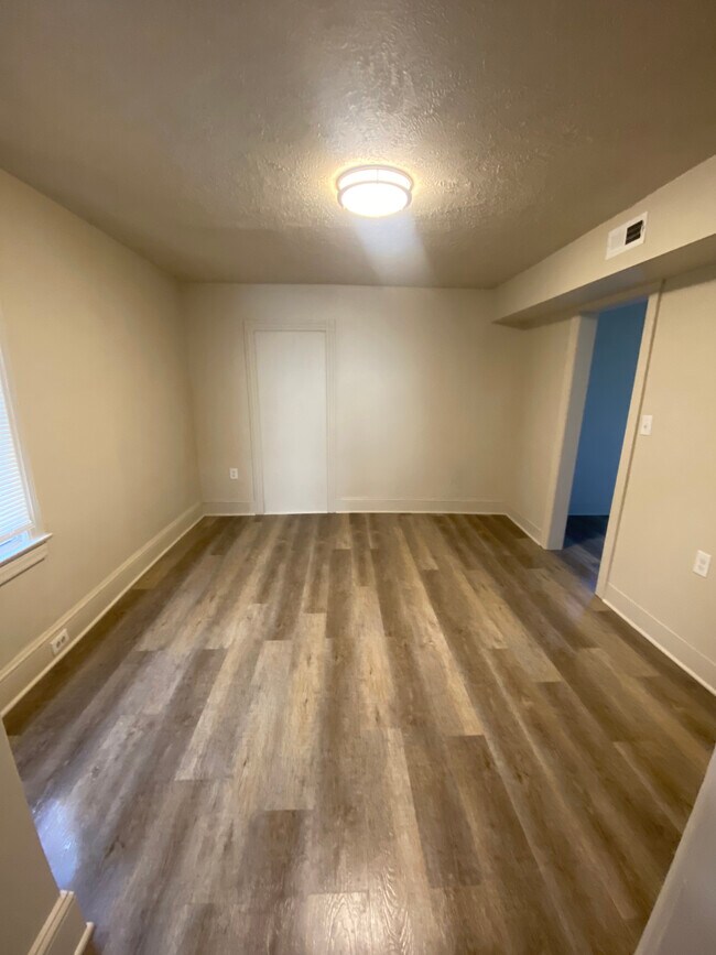 409 Farnsworth Avenue Unit Apt 3, Bordentown, NJ 08505 Apartments in