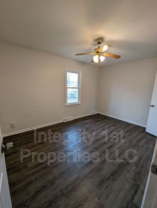 Building Photo - 2216 Girard Ave