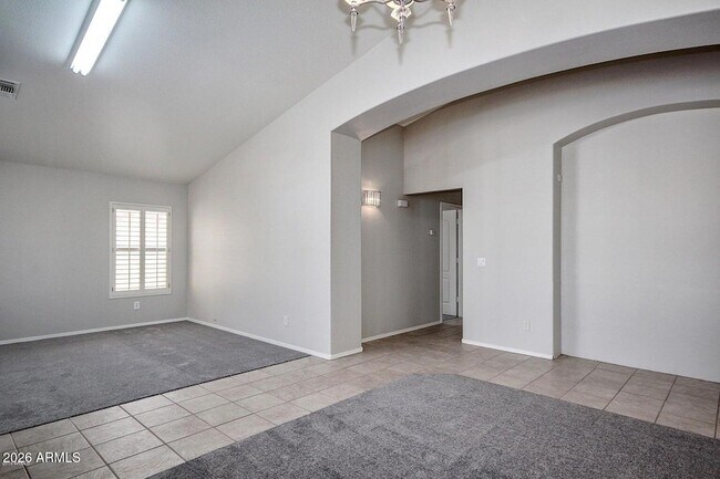 Foto del edificio - 12715 W Cambridge Ave