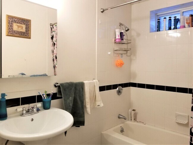 Foto del edificio - Allston 4bed / 1bath close to BU - $5000 - available September 2026