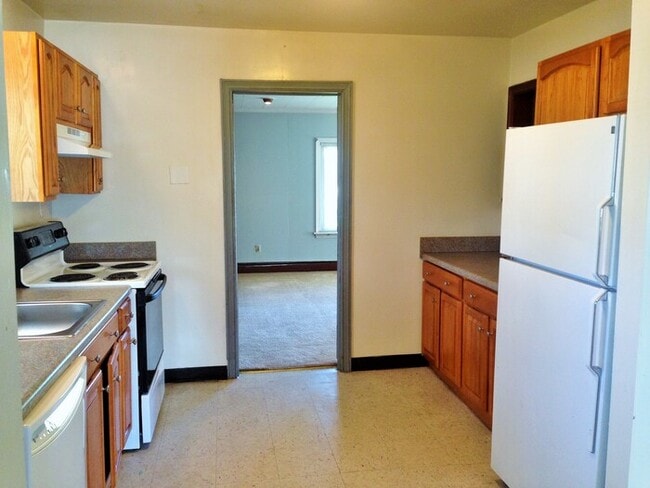 Building Photo - SPACIOUS 3 BED/1 BATH ALL BRICK HOME IN ES...