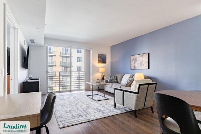 Building Photo - 200 NE 1st Ave