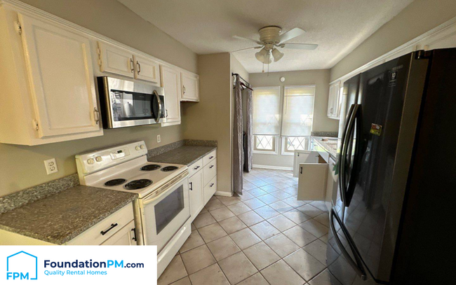 Building Photo - 1000 Pheasant Hollow Dr