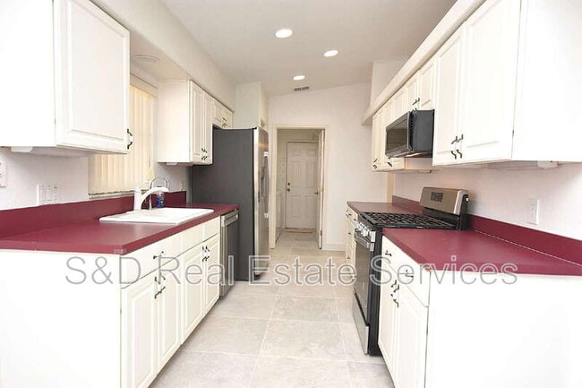 Foto del edificio - 2235 Silver Re Dr