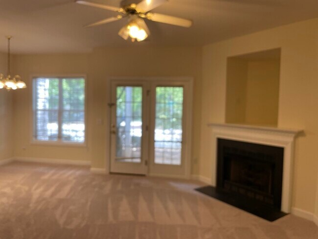 Foto del edificio - 2609 Broad Oaks Pl