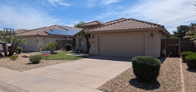 Building Photo - 3 Bedroom Home in the Silverhawk Community Near N Cooper Rd and W Guadalupe Rd!