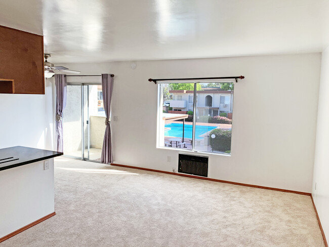 Foto del edificio - 9562 Carroll Canyon Rd