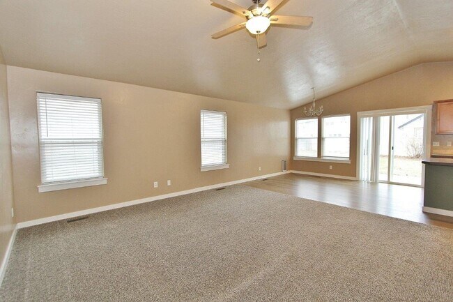 Foto del edificio - Must See Immaculately Kept 3 bed, 2 bath Home in Kuna