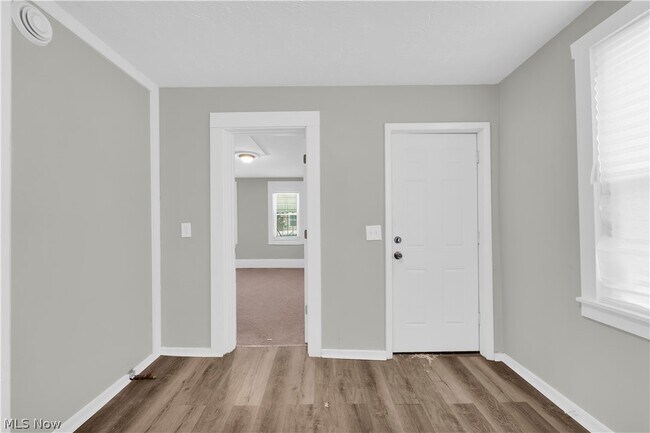 Foto del edificio - 3607 Sackett Ave