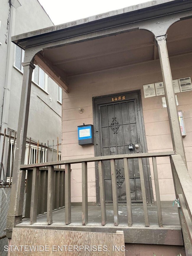 Building Photo - 1422-1426 W 10th Pl