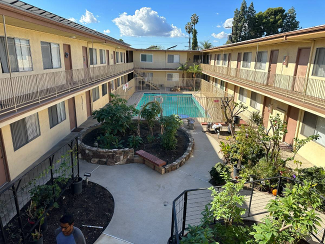 Building Photo - 5541 Laurel Canyon