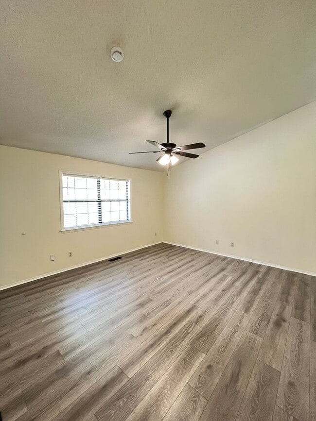 Building Photo - completely remodeled 3 bedroom house in No...