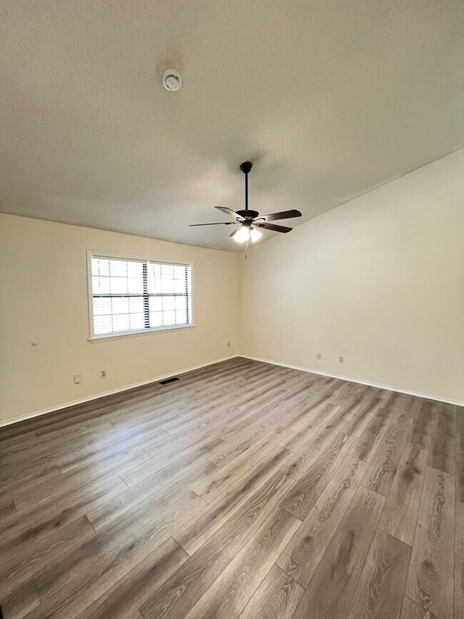 Building Photo - COMPLETELY REMODELED 3 bedroom house in North Fayetteville