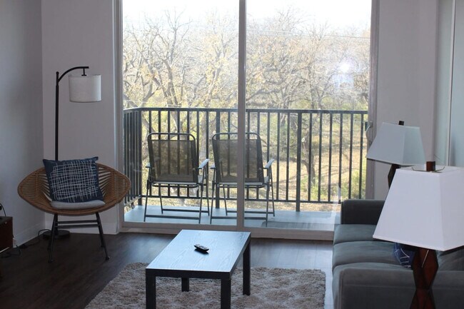 Foto del edificio - 4415 Lincoln Way