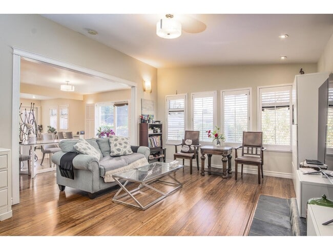 Building Photo - 6454-6109 109 St