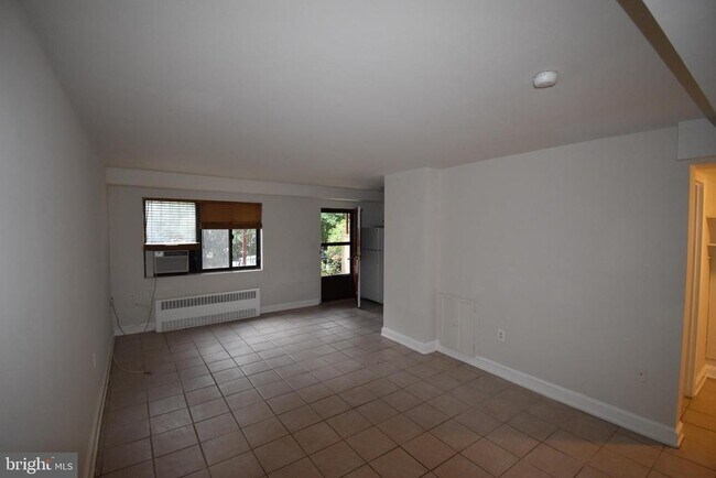 Foto del edificio - 1565 N Colonial Terrace