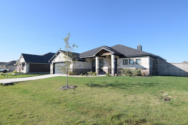 Building Photo - 3866 Green Tree Lp
