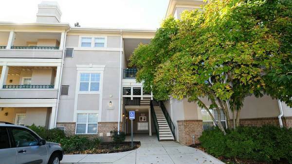 Edificio del condominio - 12000 Taliesin Pl