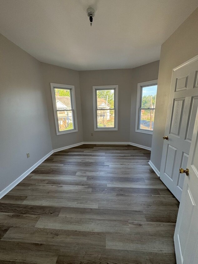 Beautiful 4 Bedroom homes in the heart of West Springfield! - 1013-1015 Main St