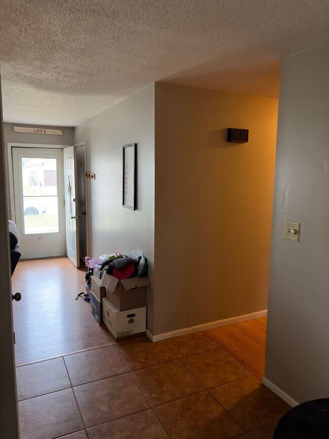 Foto del edificio - Updated 4 bedroom 2 bathroom house