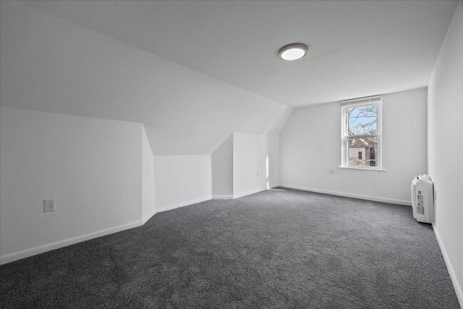 Building Photo - 612 N St Clair St