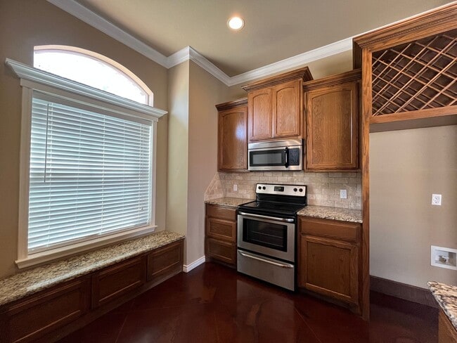 Building Photo - AVAILABLE NOW:  3 bedroom house