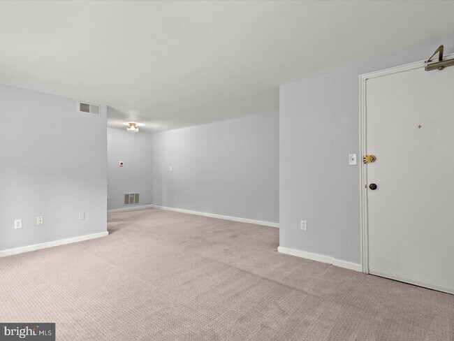 Building Photo - 706 S Arlington Mill Dr