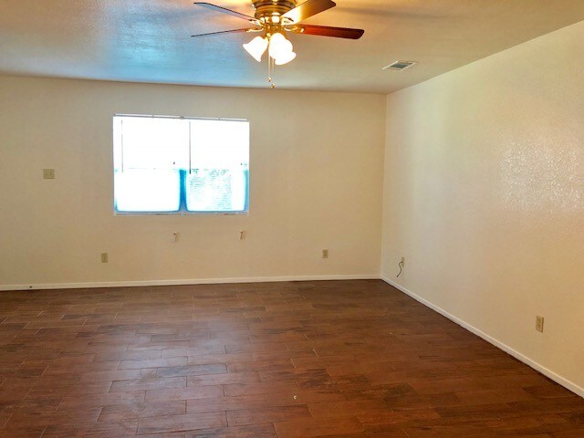 Building Photo - 2411 Traverse Dr